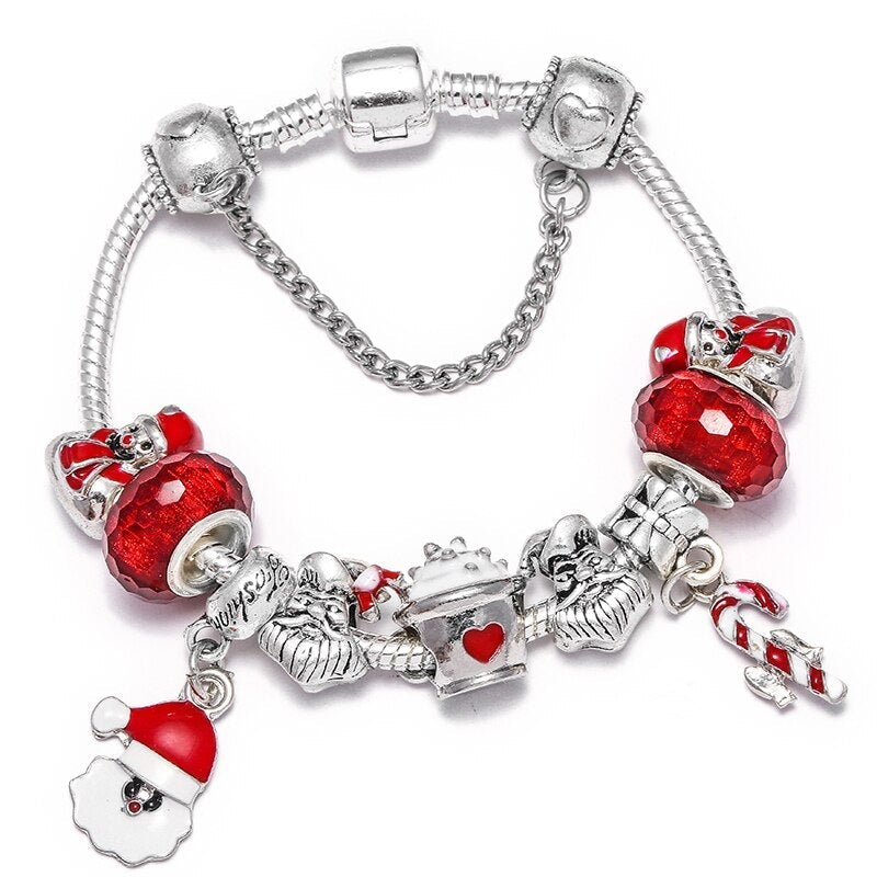 Festliches Weihnachtsarmband mit roten Kristallen und Weihnachtsmann-Charms