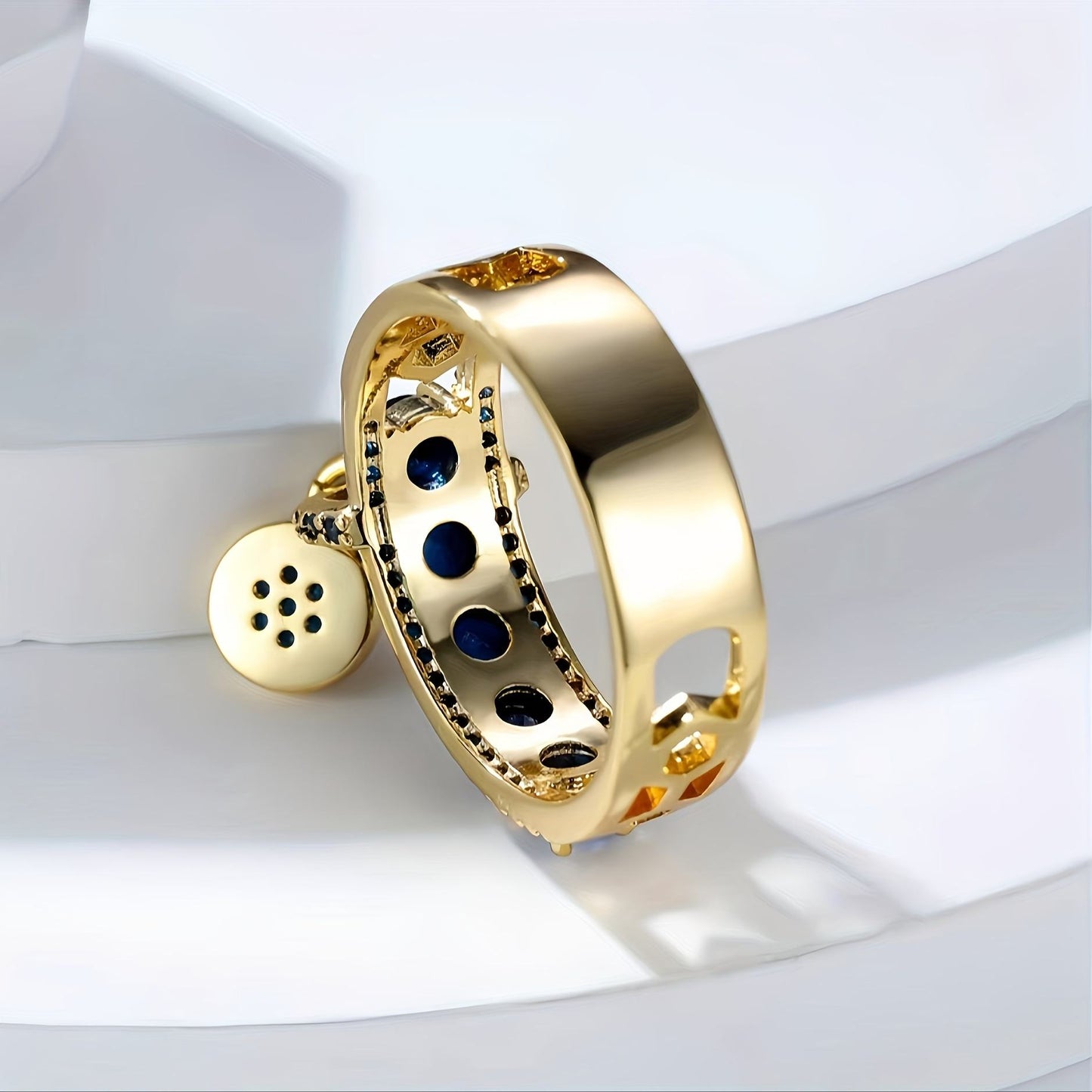 Luxuriöser antiker Ring mit Saphiren und Vergoldung