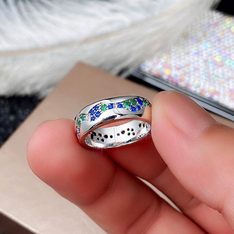 Vintage-Edelstahlring mit blauen und grünen Kristallen