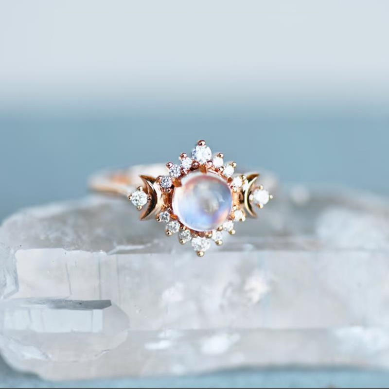 Mondring aus Edelstahl mit Mondstein und Kristallen