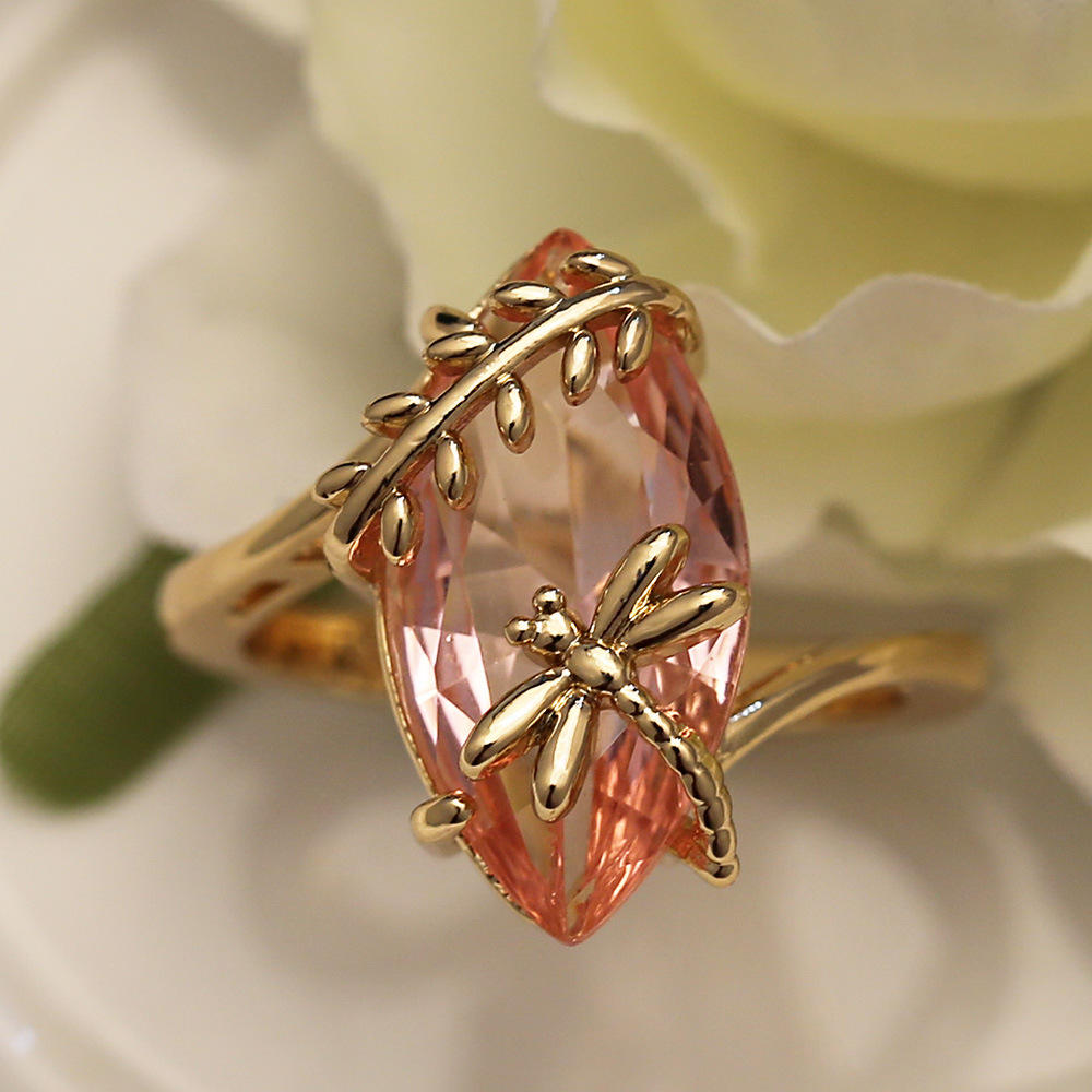 Vintage-Ring mit Kristall und Libelle