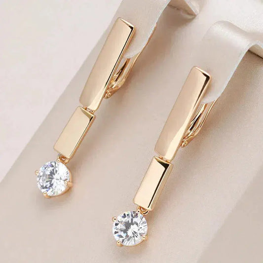Elegante Zirkonia-Ohrringe mit glänzenden Barren für besonderen Anlass