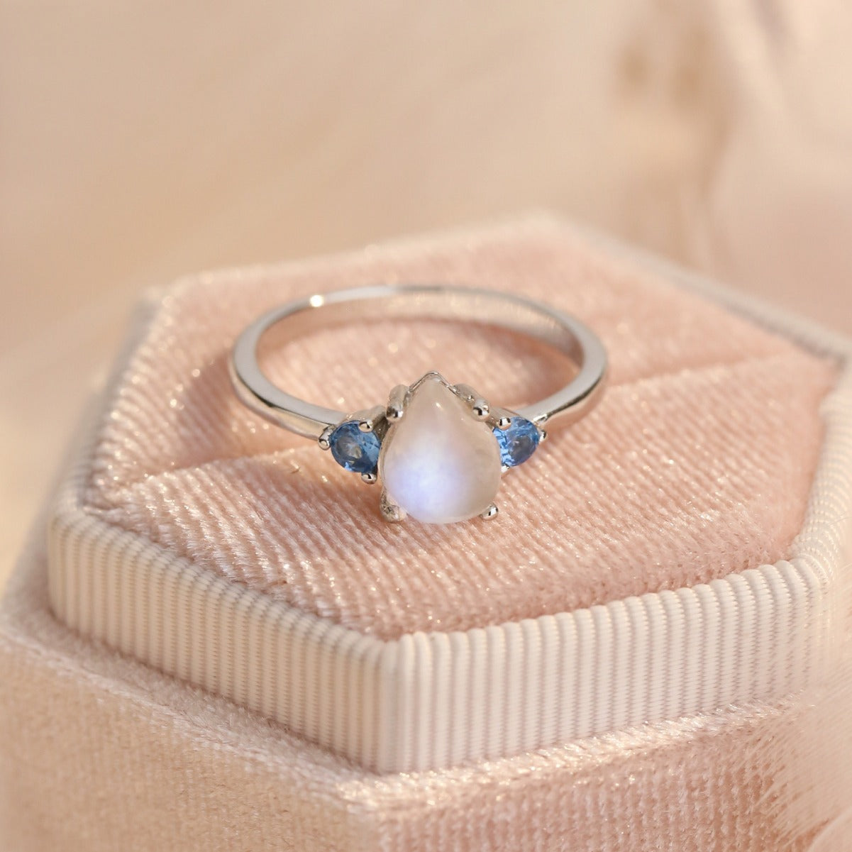 Luiza-Ring mit Mondstein