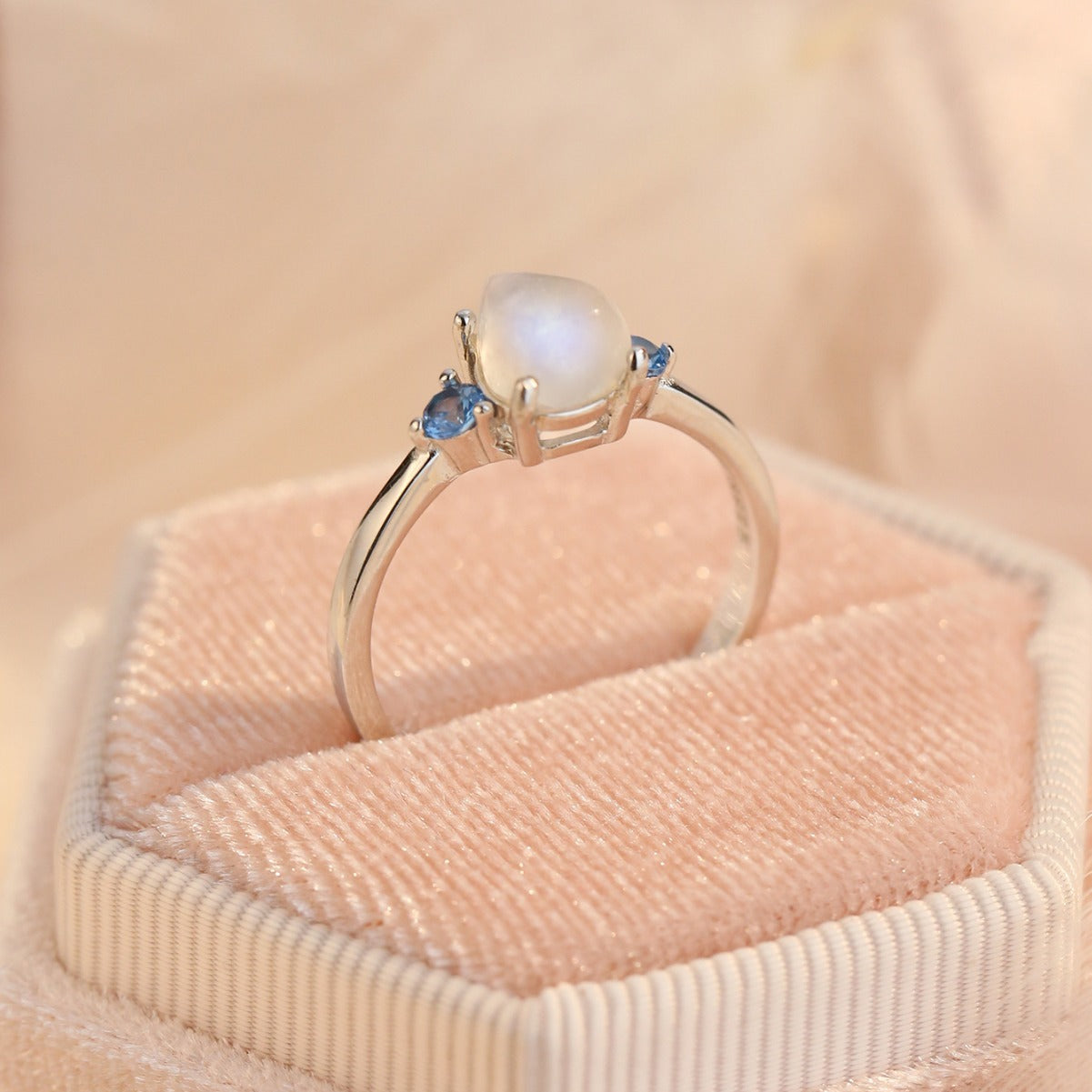 Luiza-Ring mit Mondstein