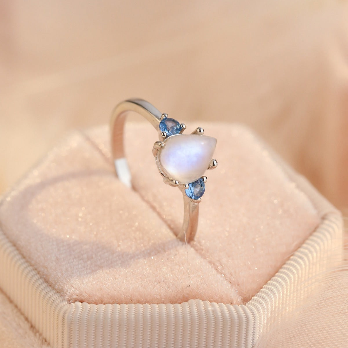 Luiza-Ring mit Mondstein