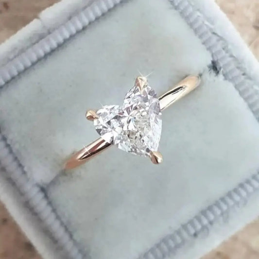 Dünner Ring mit Zirkonherz