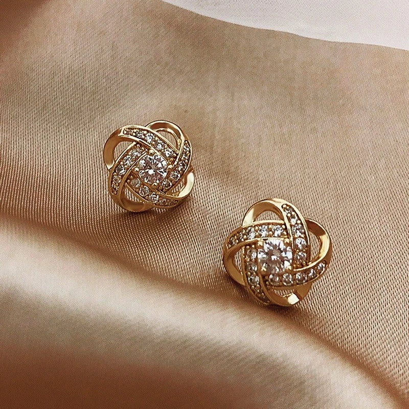 Elegante Zirkonia Knoten Ohrstecker für glamouröse Auftritte