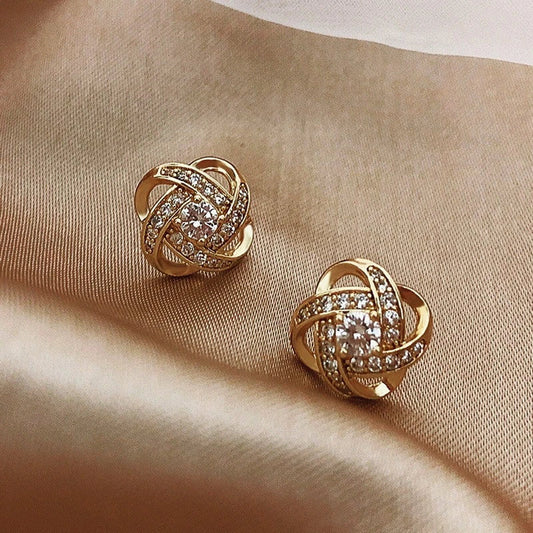 Elegante Zirkonia Knoten Ohrstecker für glamouröse Auftritte