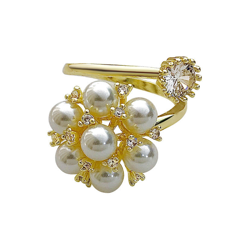 Verstellbarer Ring mit Perlen und glänzenden Kristallen