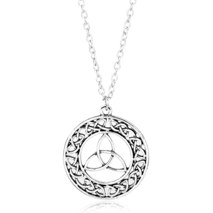 Keltische Triquetra Knoten Halskette mit filigranem Design Anhänger