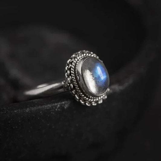 Luiza-Ring mit blauem Mondstein