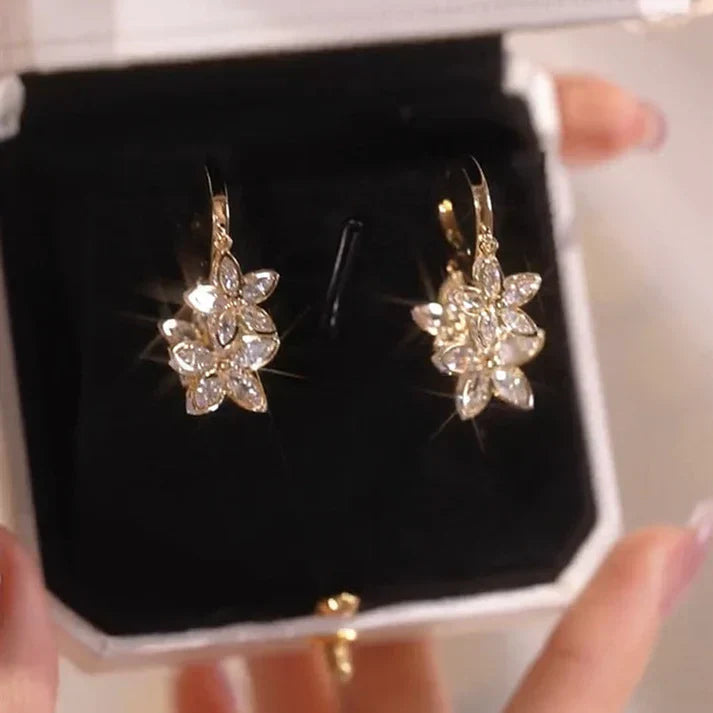 Funkelnde Zirkonia-Blüten Ohrringe für elegante und stilvolle Frauen