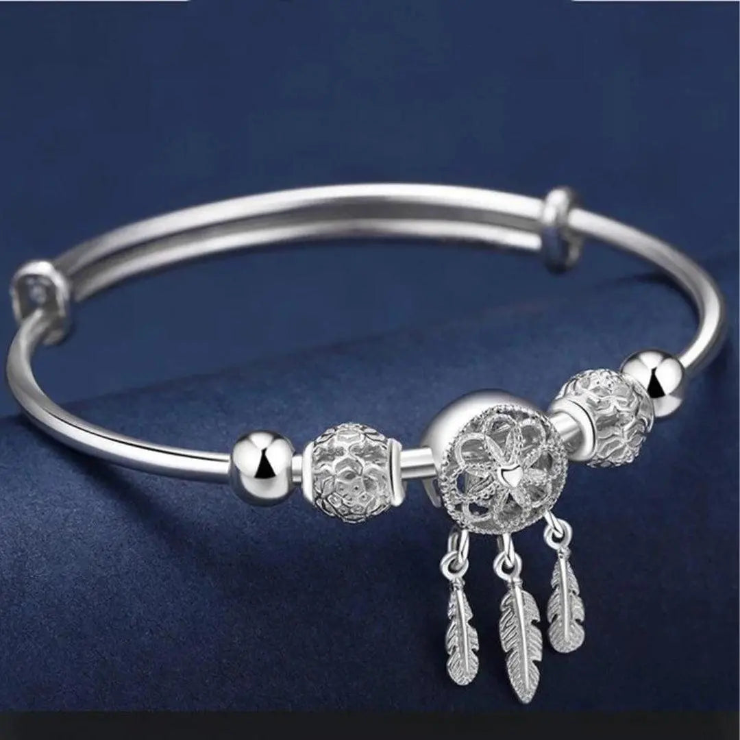 Filigraner Dreamcatcher Armreif mit Federanhängern und Ornament-Kugeln