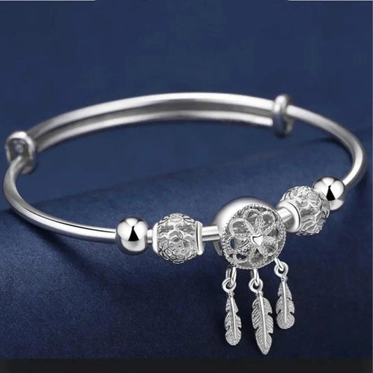 Filigraner Dreamcatcher Armreif mit Federanhängern und Ornament-Kugeln