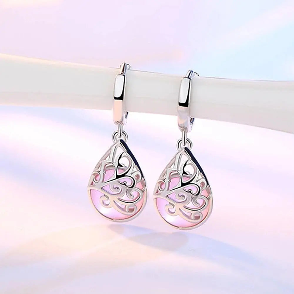 Elegante tropfenförmige Ohrhänger mit rosa Stein und filigranem Muster