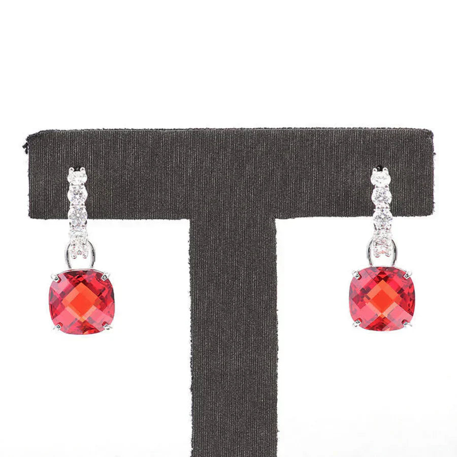 Funkelnde Rubin-Cushion-Ohrringe mit Zirkonia im Diamant-Look