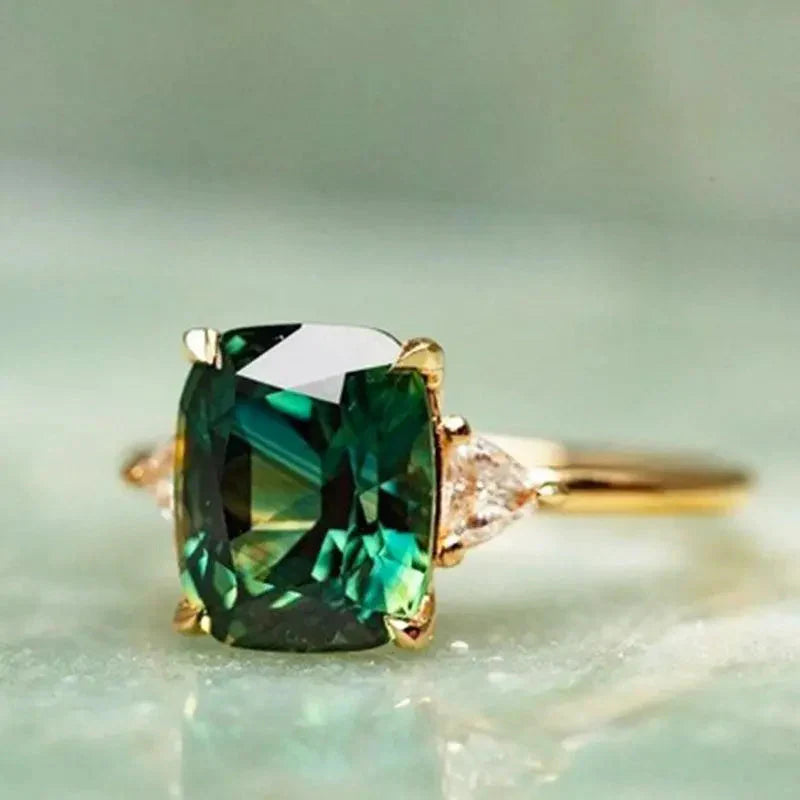 Eleganter quadratischer Ring mit Smaragd