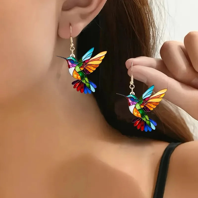 Bunte Kolibri-Ohrringe aus Acryl im Kirchenfenster-Stil