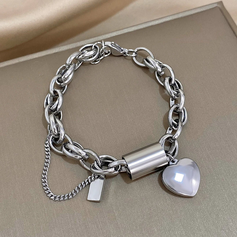 Trendiges Chunky Gliederketten-Armband mit Herz und Zylinder Anhänger