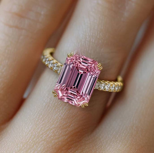 Eleganter Ring mit rosa Stein im Smaragdschliff
