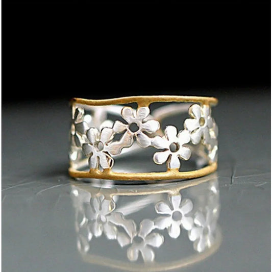 Verstellbare Ringe mit Cluster-Design und Flora-förmigen Vertiefungen