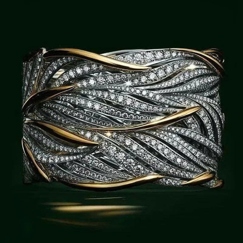 Eleganter Ring aus Gold und Kristall