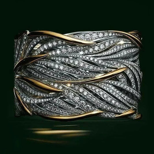 Eleganter Ring aus Gold und Kristall
