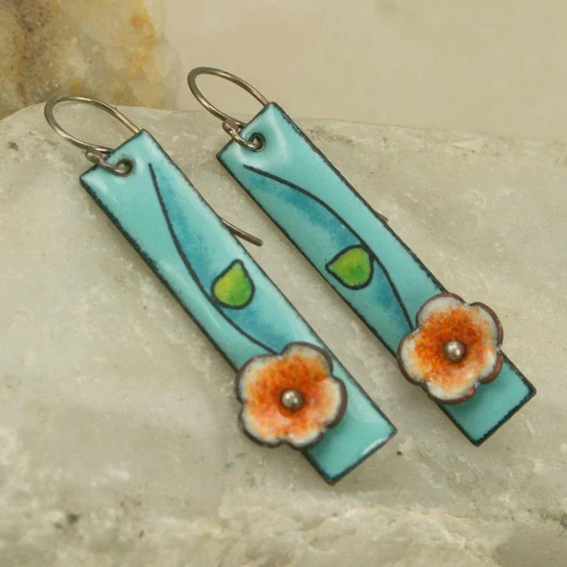 Türkise Emaille Blumen Ohrringe mit zarten Blättern