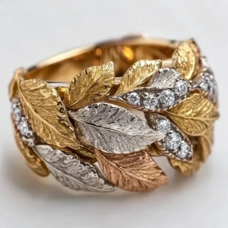 Dreifarbiger Blattring – natürliche Eleganz in Gold, Silber und Kupferfarben