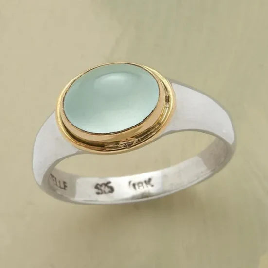 Zweifarbiger Ring mit Aquamarin-Chalcedon-Stein