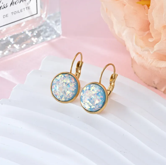 Funkelnde Edelstahl-Ohrringe mit glitzernden Pailletten und Strasssteinen