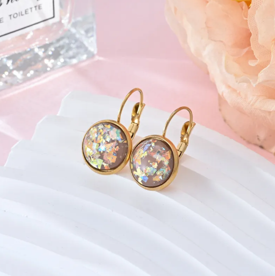 Funkelnde Edelstahl-Ohrringe mit glitzernden Pailletten und Strasssteinen