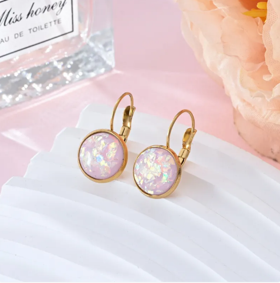 Funkelnde Edelstahl-Ohrringe mit glitzernden Pailletten und Strasssteinen