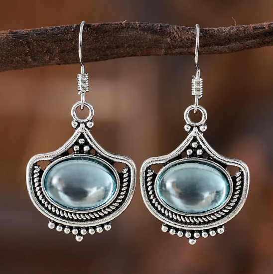 Antik anmutendes Schmuckset mit himmelblauen ovalen Steinen