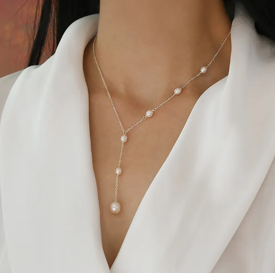 Elegante Perlen-Y-Kette mit Süßwasserperlen