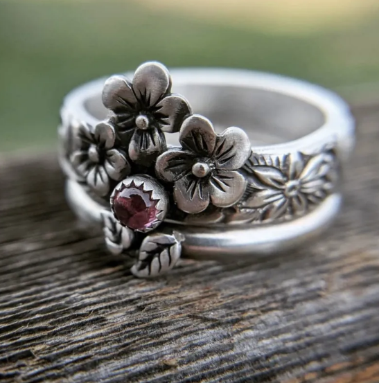 Vintage-Paarringe mit Blumenmotiv