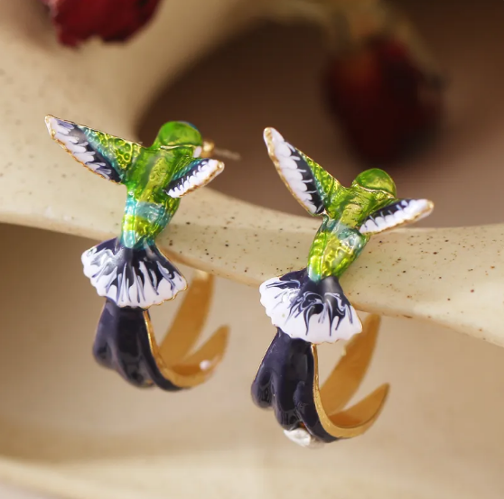 Elegante Kolibri Creolen für Damen, handbemalt und farbenfroh