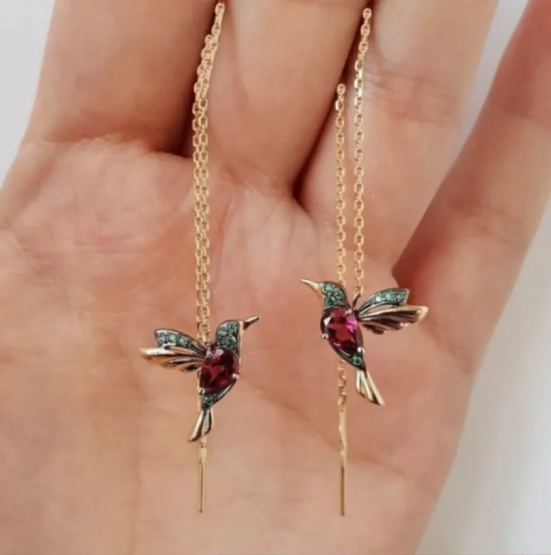 Elegante Kolibri Ohrringe mit funkelnden Zirkonia Steinen