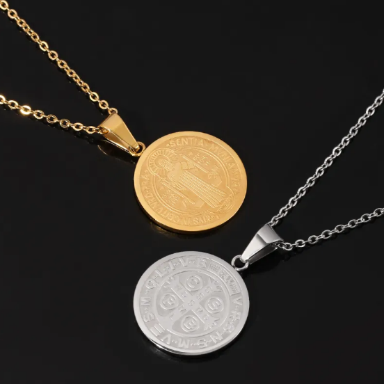 Religiöse Rund-Medaillon-Halskette mit filigranen Anhängern und O-Kette