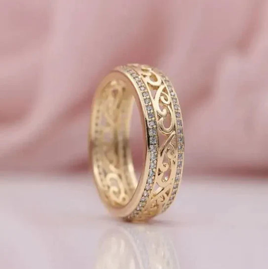 Eleganter Ring mit filigranem Design und Zirkonia