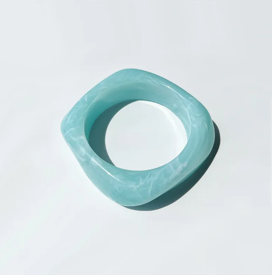 Modisches Harz-Acrylarmband, quadratisch, leuchtende Farben für Frauen