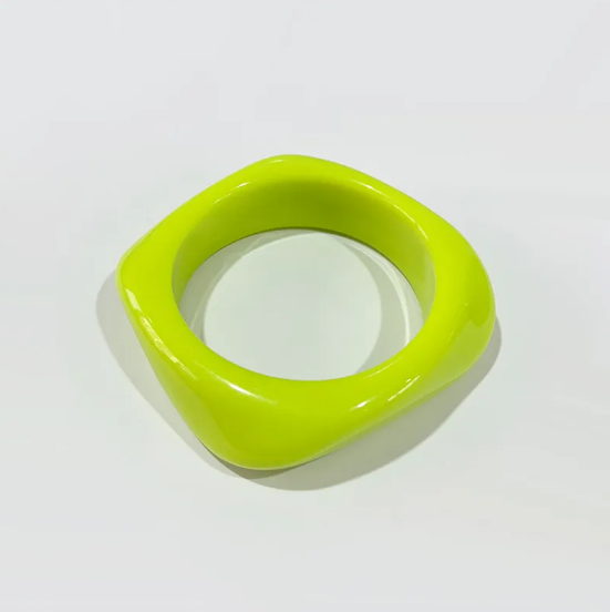 Modisches Harz-Acrylarmband, quadratisch, leuchtende Farben für Frauen