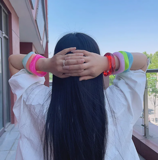 Modisches Harz-Acrylarmband, quadratisch, leuchtende Farben für Frauen