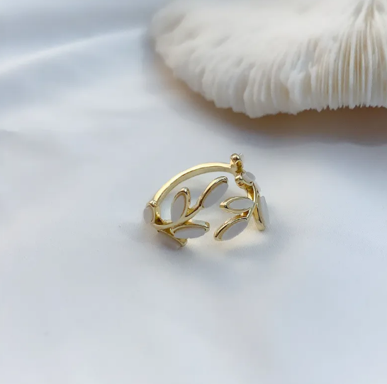Liga-Ring mit Perlmuschelblatt