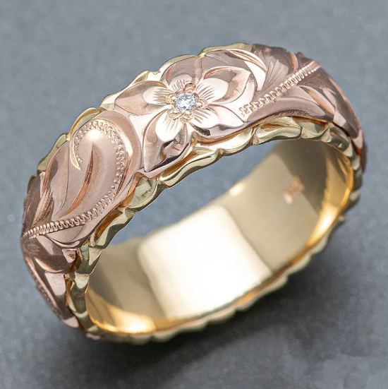 Geschnitzter Ring mit Rose in zwei Farbtönen