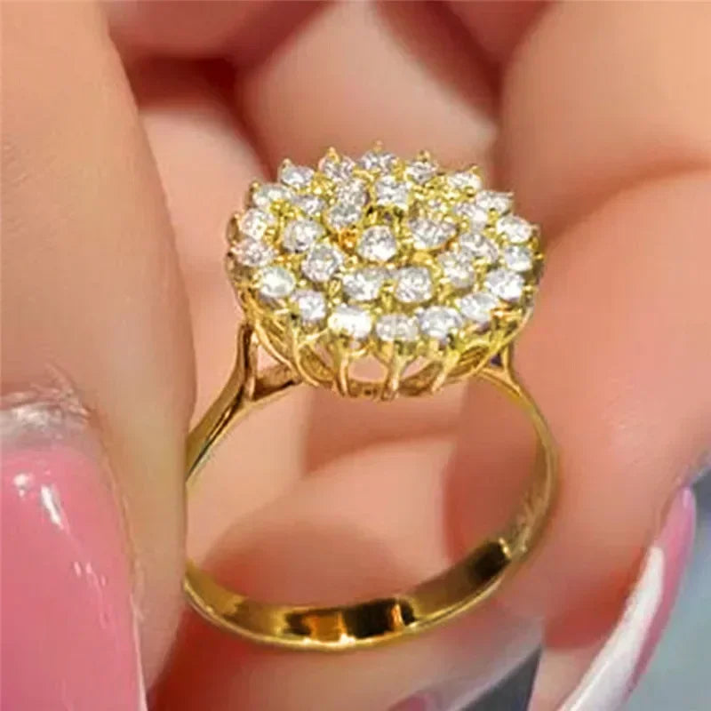 Blumen- und Zirkonring mit Kristallen