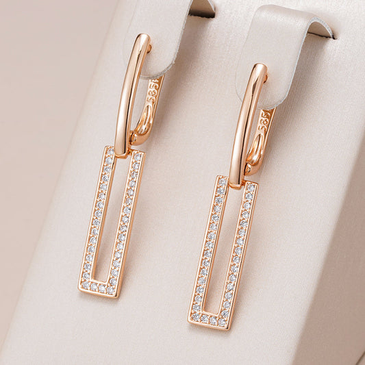 Elegante Ohrringe mit funkelnden Zirkonia und rechteckigem Design