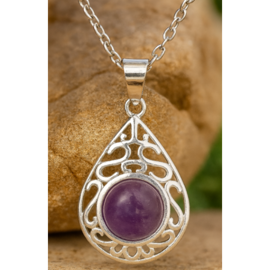 Paulina Amethyst Tropfen Halskette mit zarter Verzierung