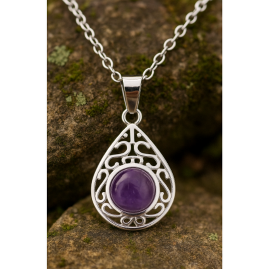 Paulina Amethyst Tropfen Halskette mit zarter Verzierung
