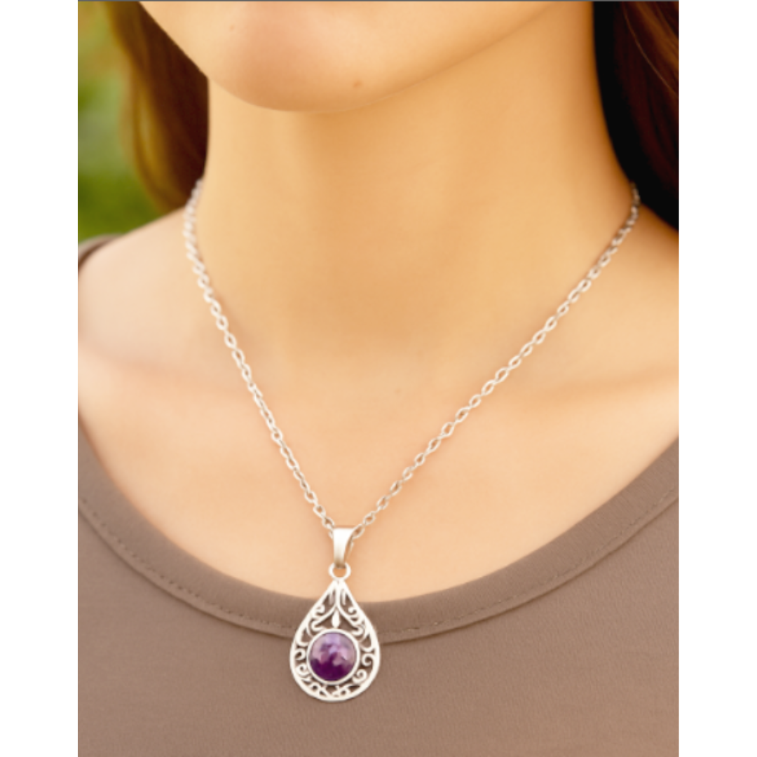 Paulina Amethyst Tropfen Halskette mit zarter Verzierung